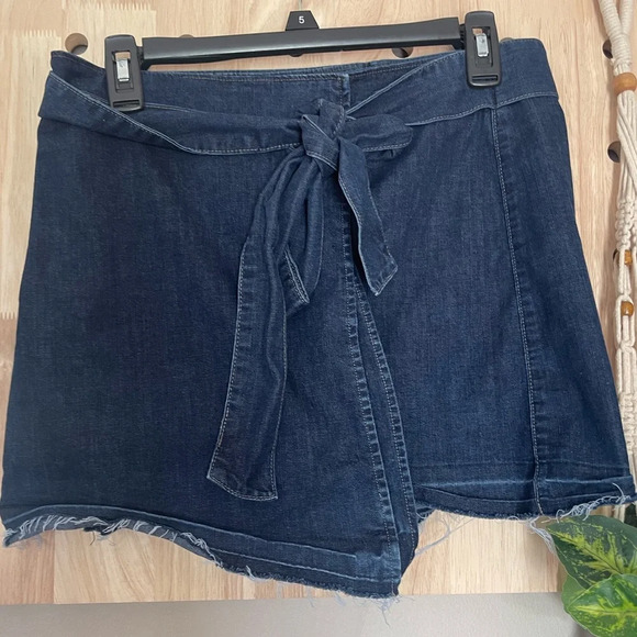 PAIGE Anette Wrap Skirt in Thorn. Size MEDIUM. EUC - Picture 2 of 4